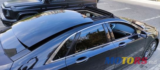 2013' Lincoln MKZ photo #4