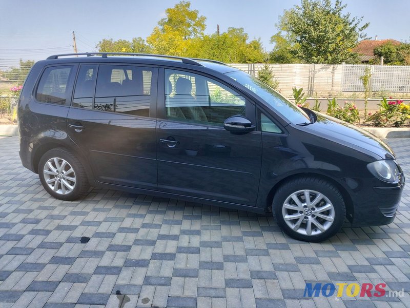 2011' Volkswagen Touran photo #4