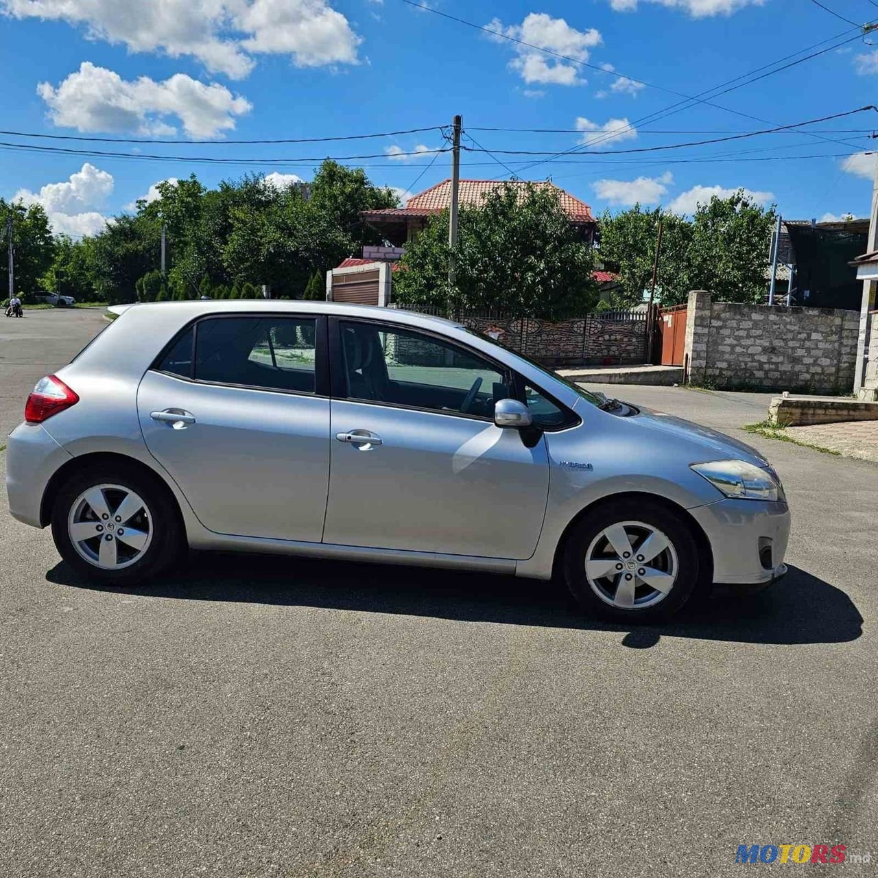 2011' Toyota Auris photo #2