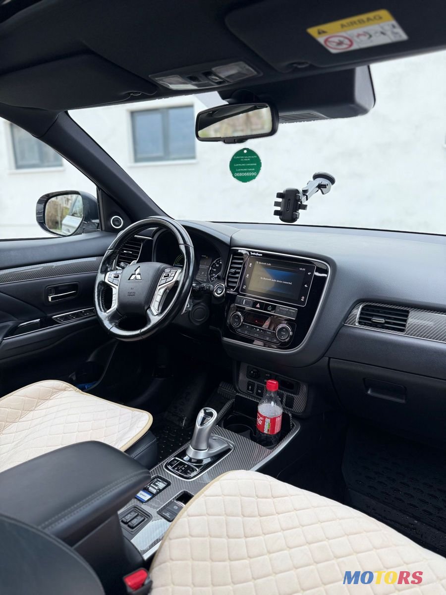 2018' Mitsubishi Outlander photo #5