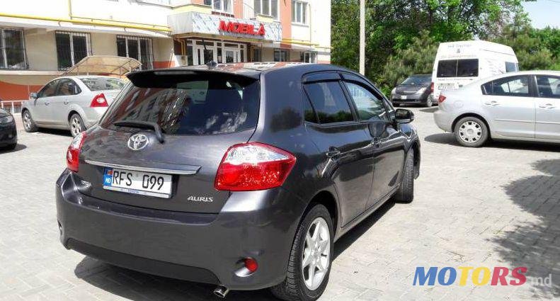 2010' Toyota Auris photo #2