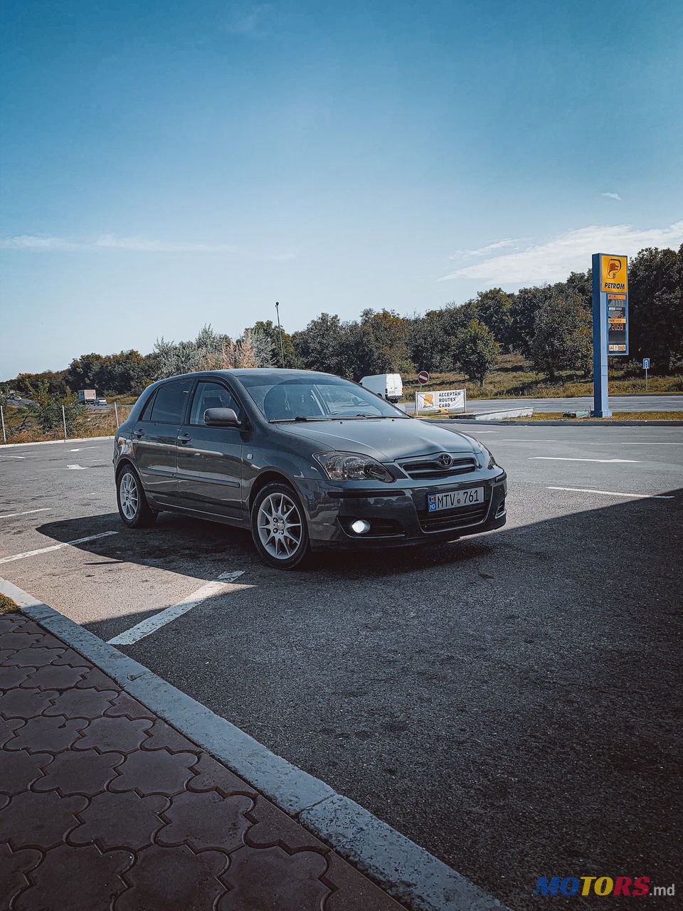 2005' Toyota Corolla photo #1