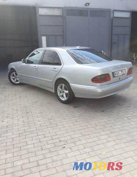 2001' Mercedes-Benz E photo #1