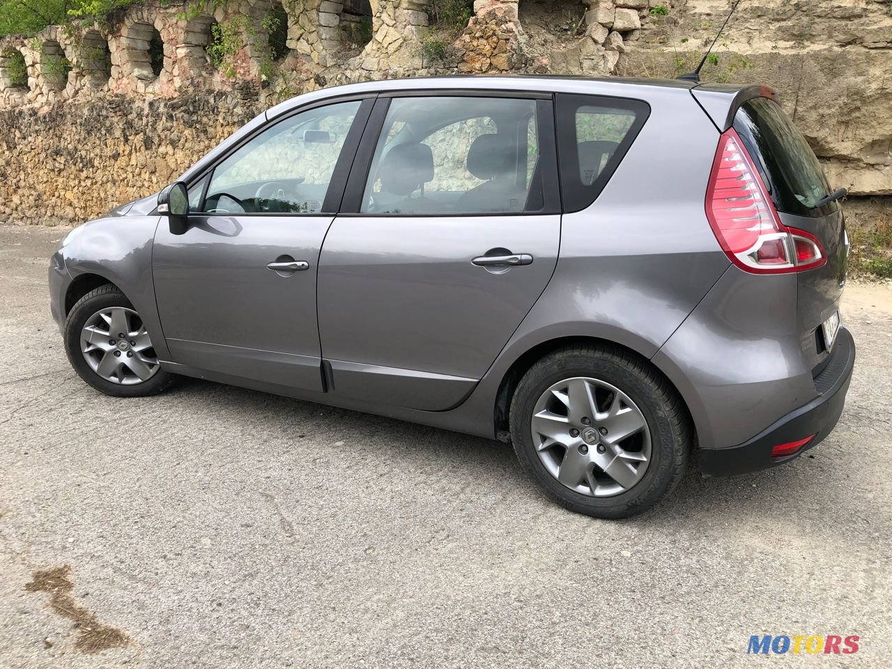 2011' Renault Scenic photo #4