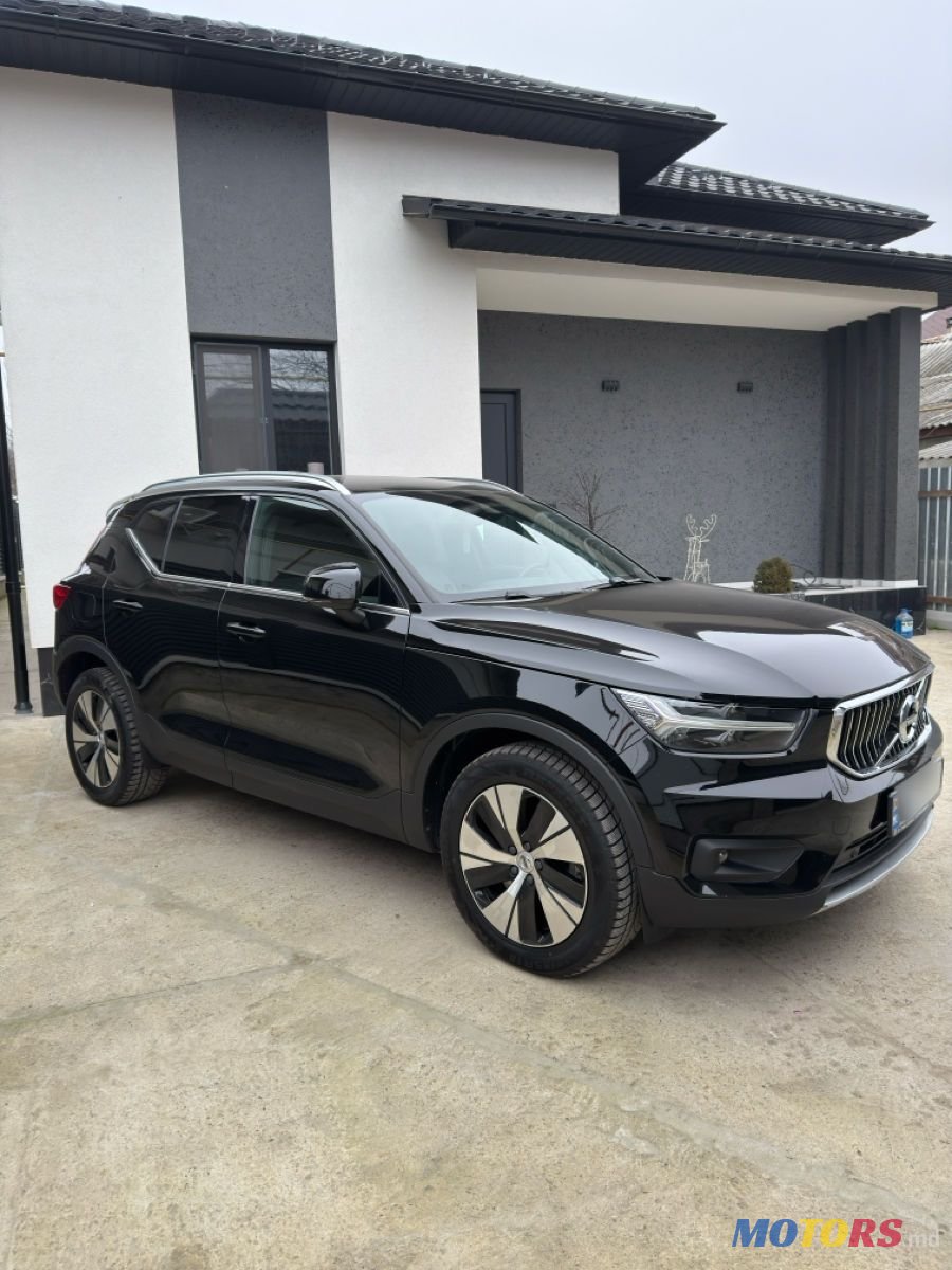 2021' Volvo XC40 photo #2