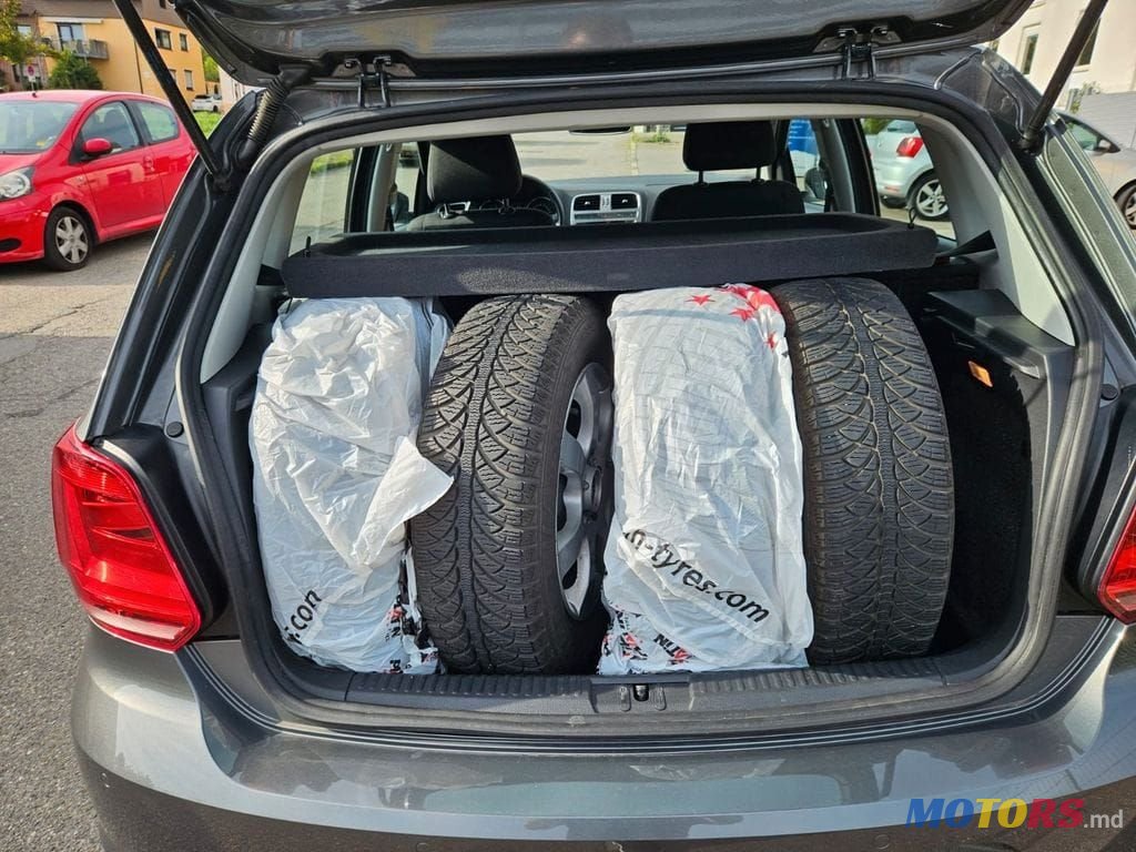 2014' Volkswagen Polo photo #5