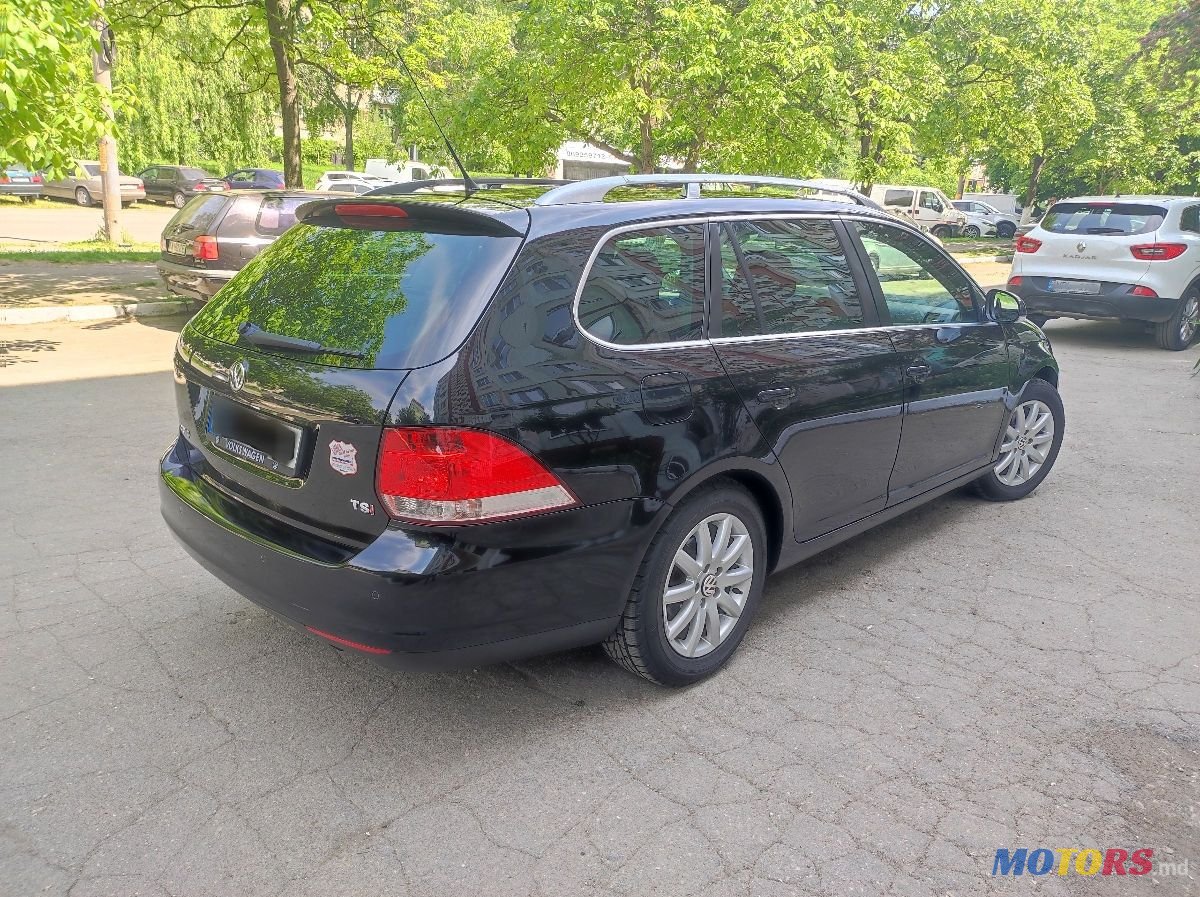 2009' Volkswagen Golf photo #3