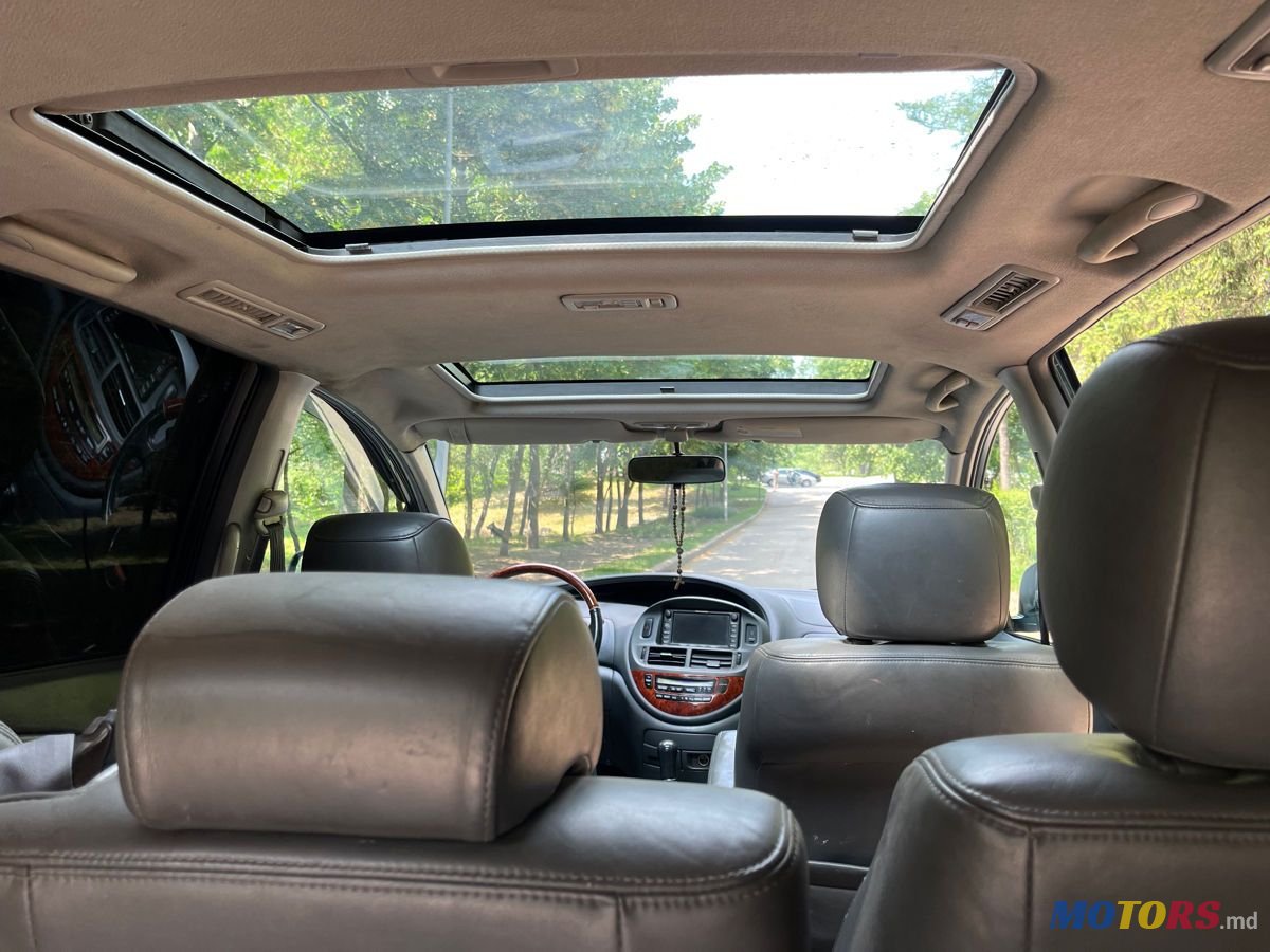 2005' Toyota Previa photo #4