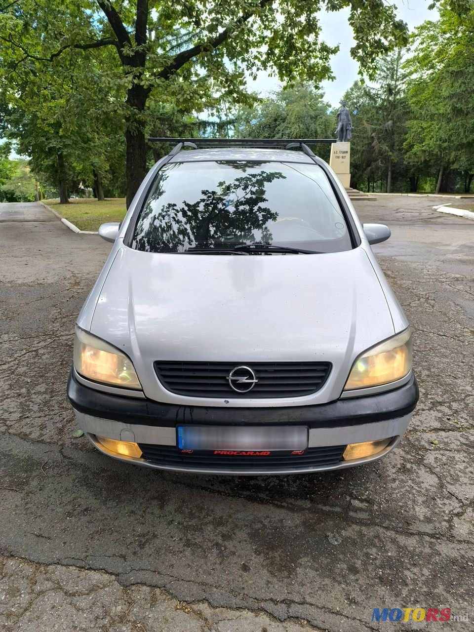 2002' Opel Zafira photo #1