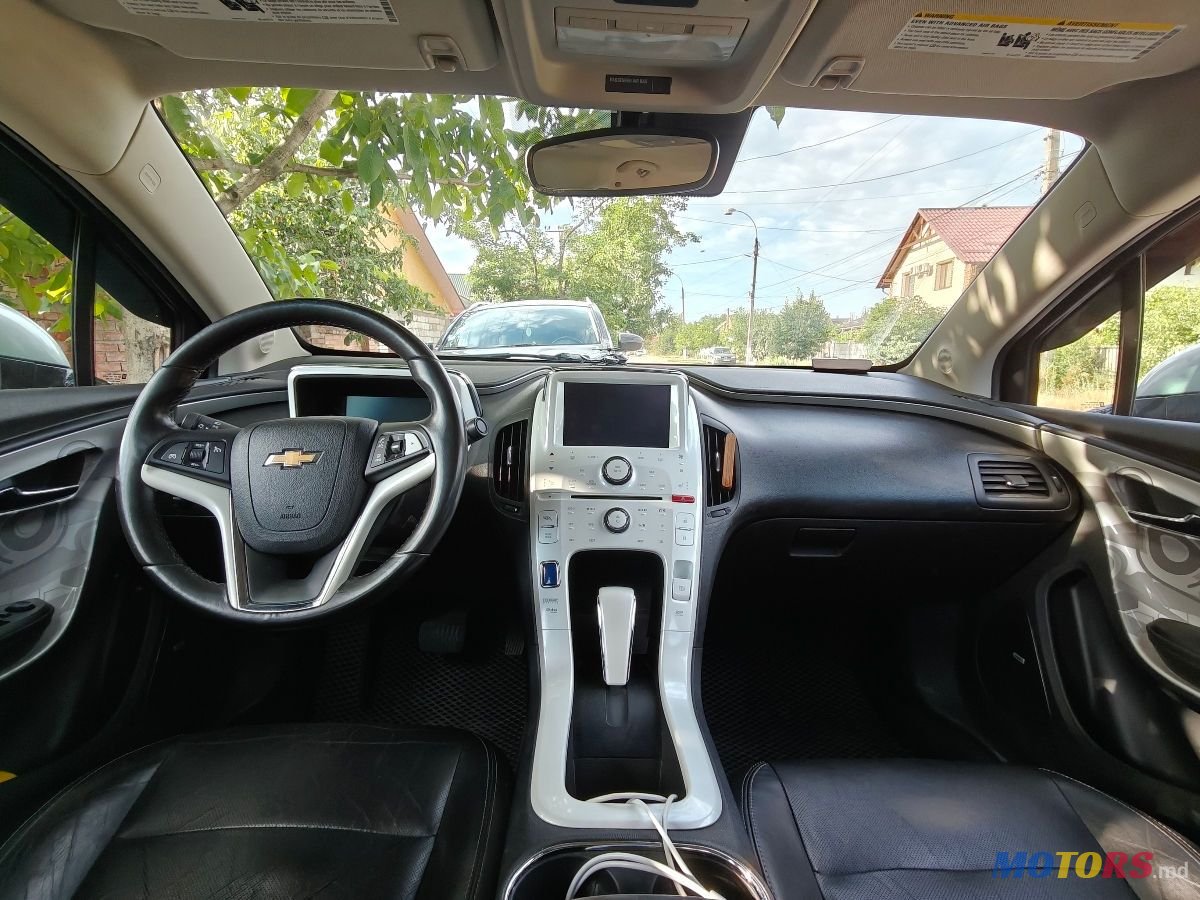 2011' Chevrolet Volt photo #5