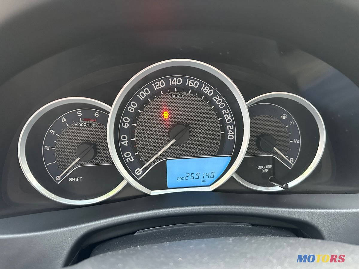 2013' Toyota Auris photo #6