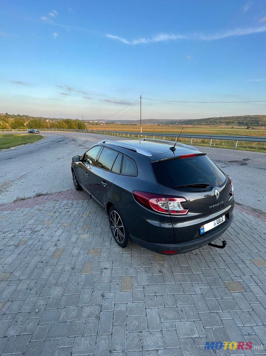 2012' Renault Megane photo #5