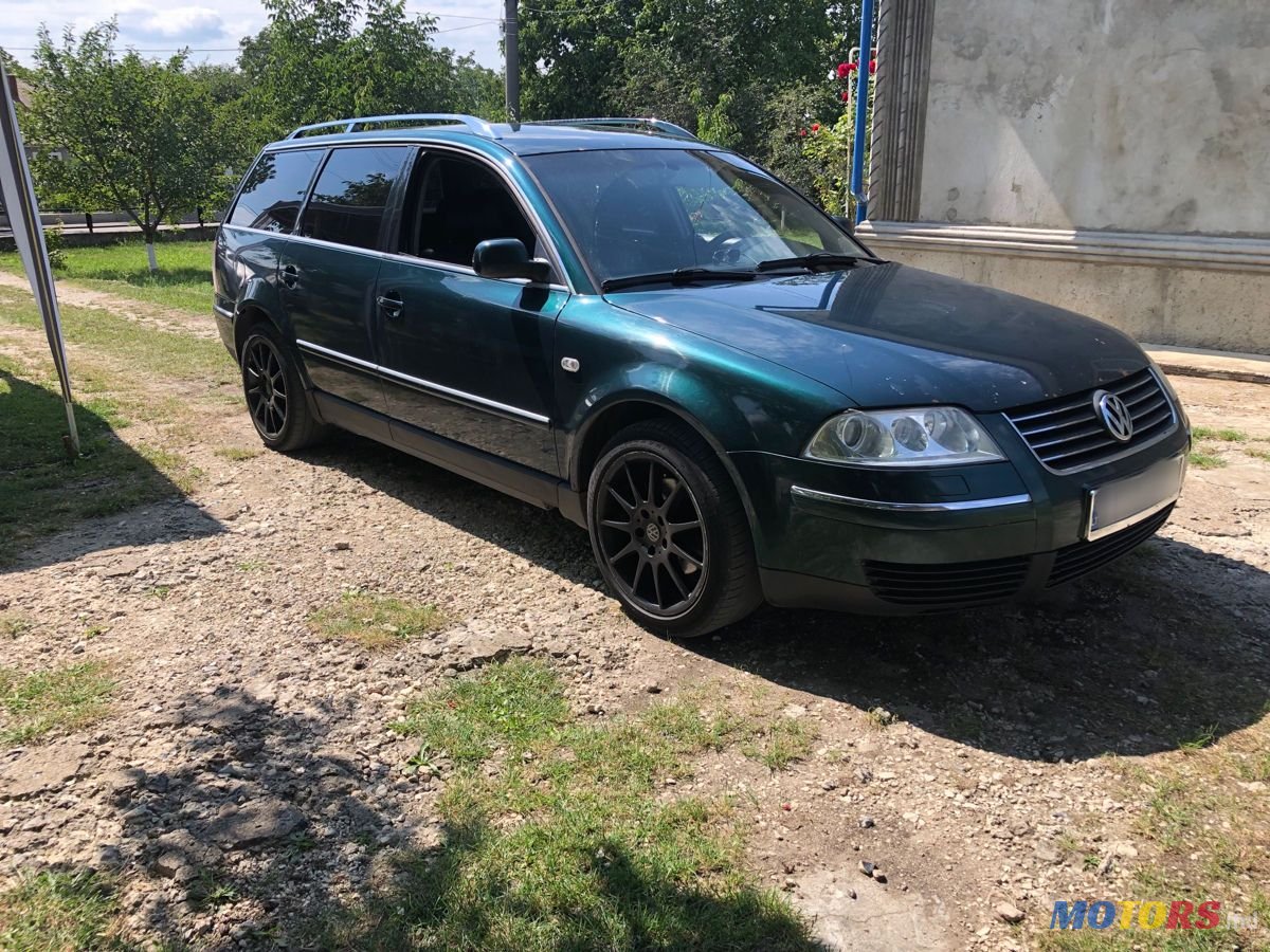 2002' Volkswagen Passat photo #1