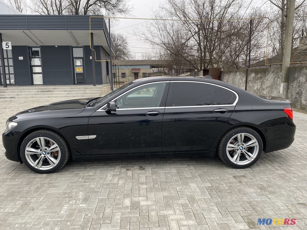 2010' BMW 7 Series photo #5