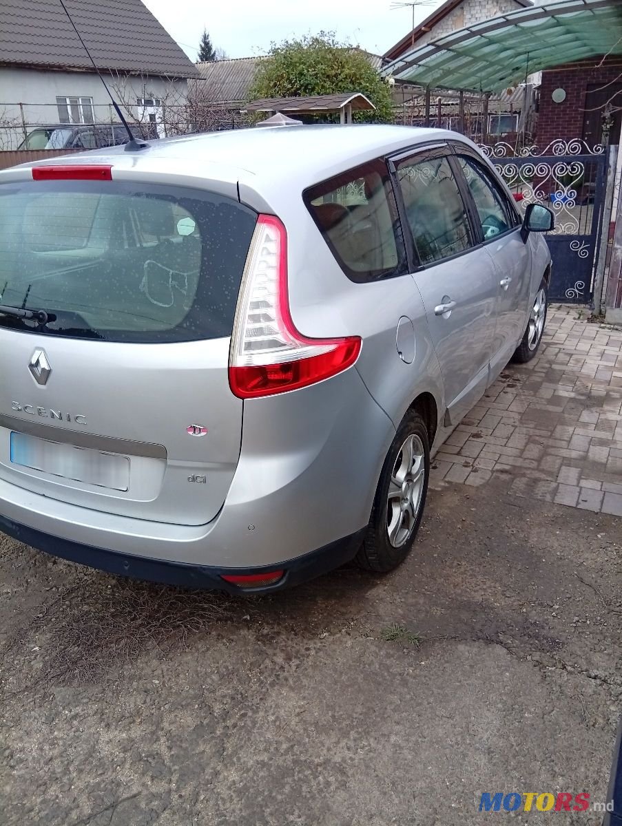 2011' Renault Grand Scenic photo #4