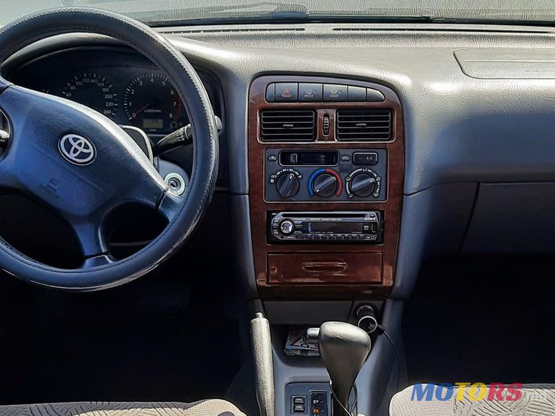 2001' Toyota Avensis photo #6