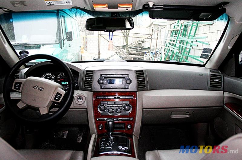 2007' Jeep Grand Cherokee photo #4
