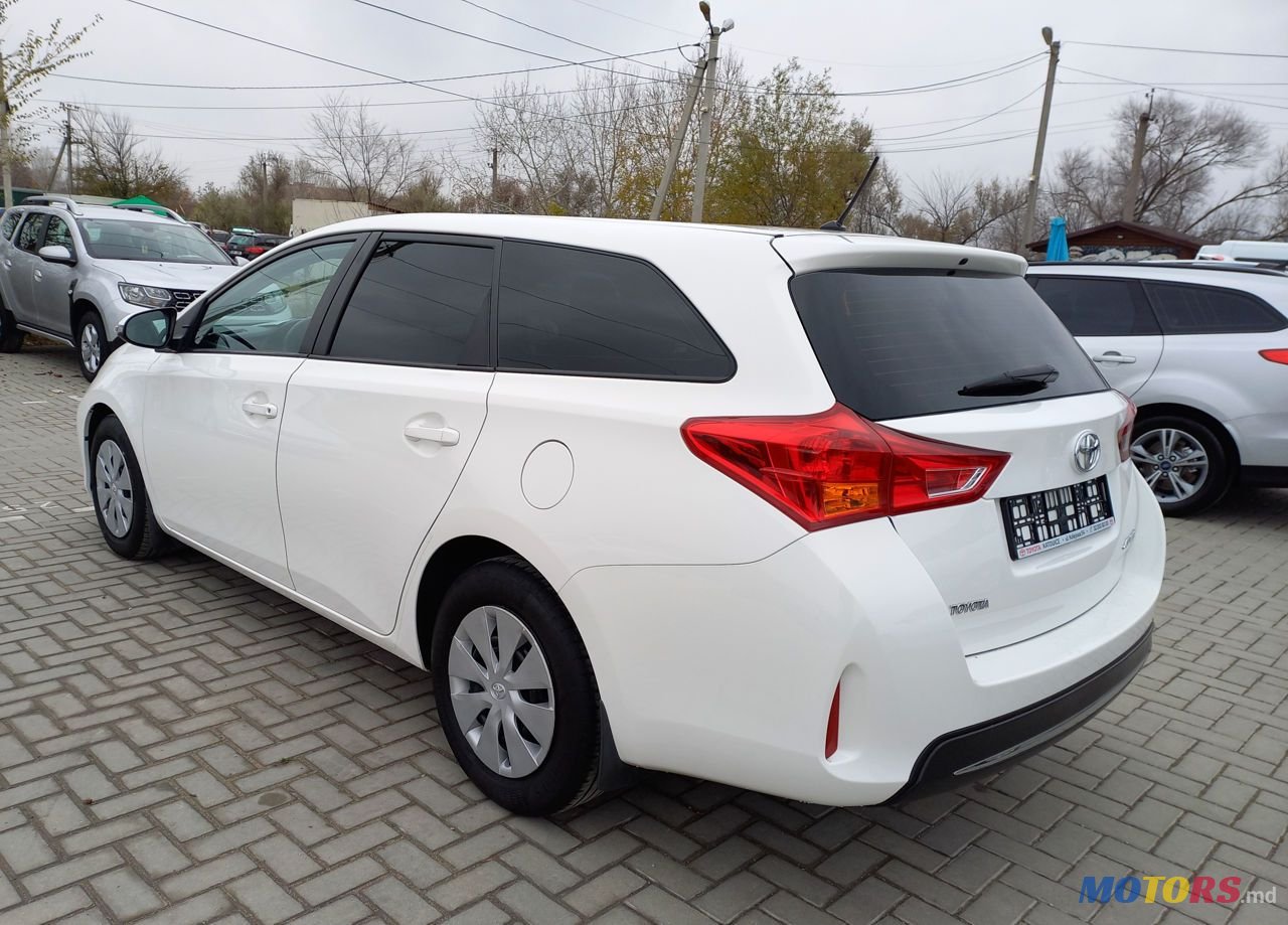 2015' Toyota Auris photo #3