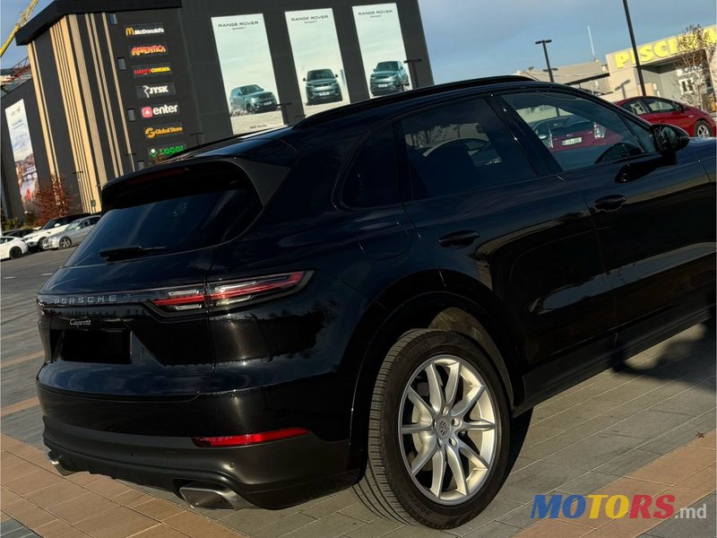 2019' Porsche Cayenne photo #5