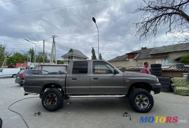 2001' Mazda BT-50 photo #1