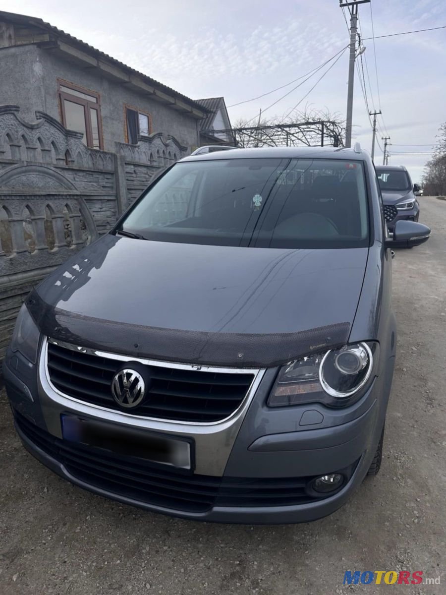 2010' Volkswagen Touran photo #1