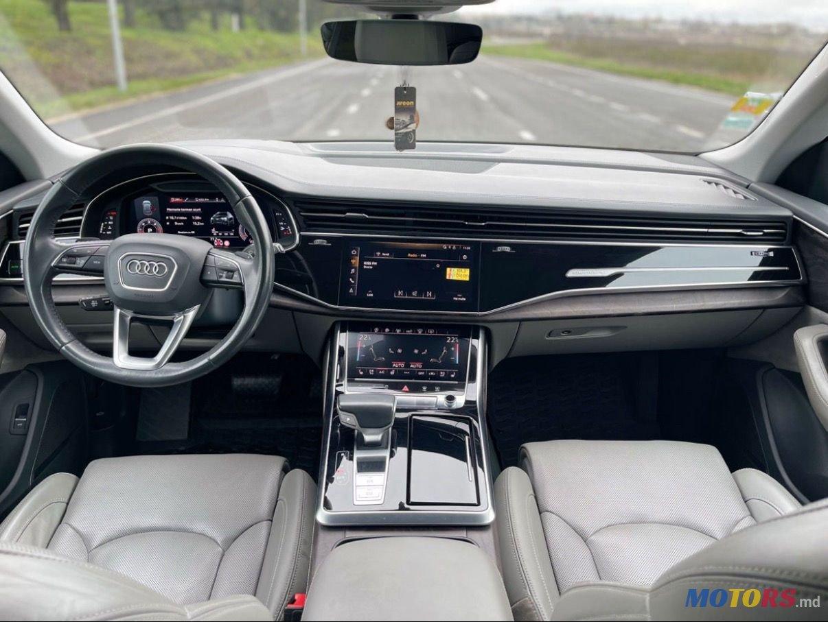 2019' Audi Q8 photo #5