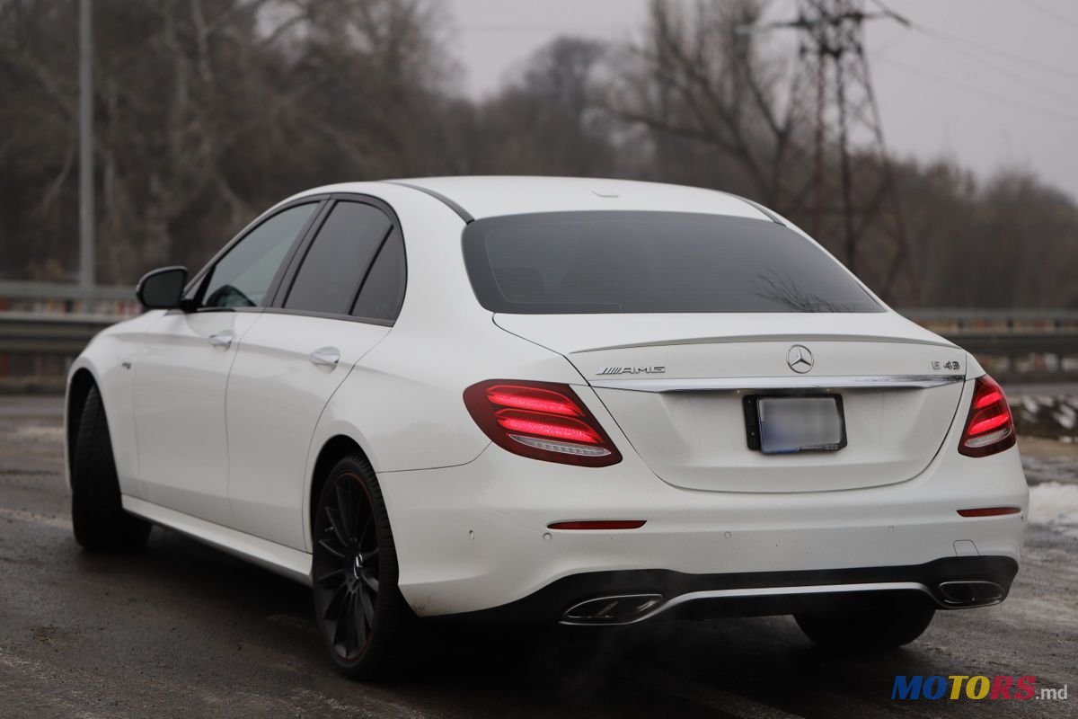 2017' Mercedes-Benz E-Class photo #3