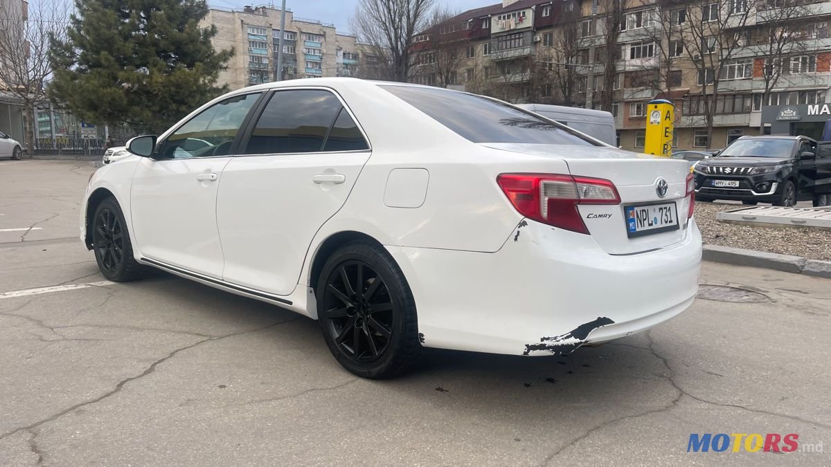 2013' Toyota Camry photo #5