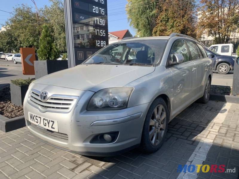 2008' Toyota Avensis photo #2