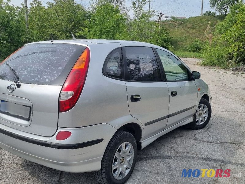 2001' Nissan Almera Tino photo #3