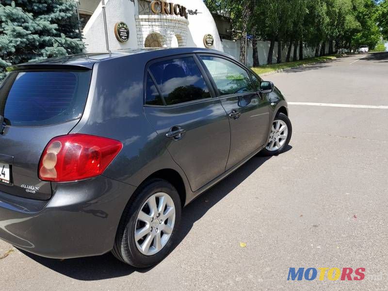 2007' Toyota Auris photo #2