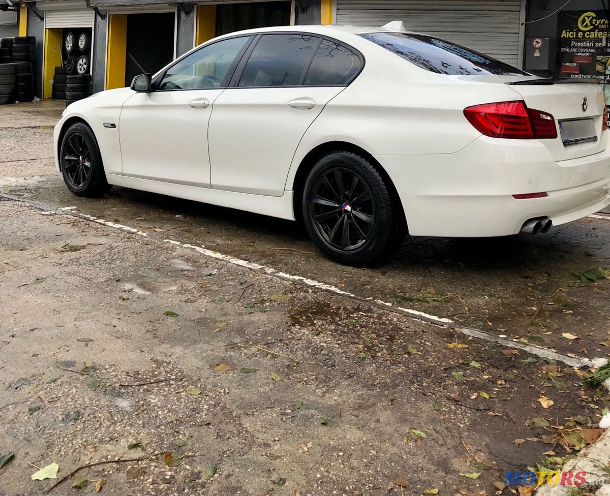 2011' BMW 5 Series photo #3