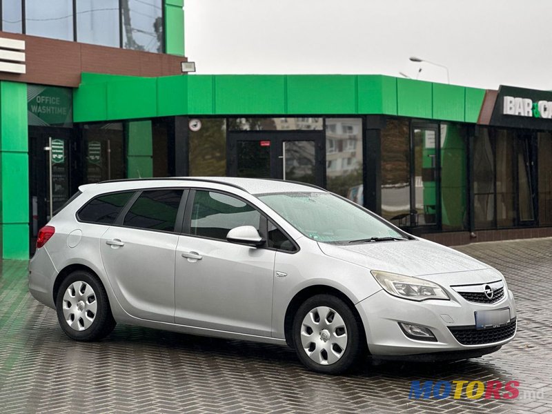 2013' Opel Astra photo #3