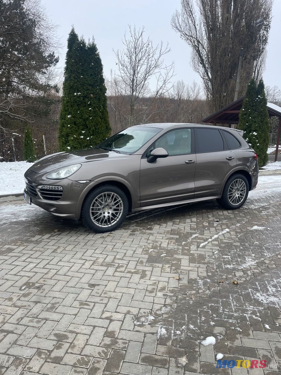2012' Porsche Cayenne photo #2