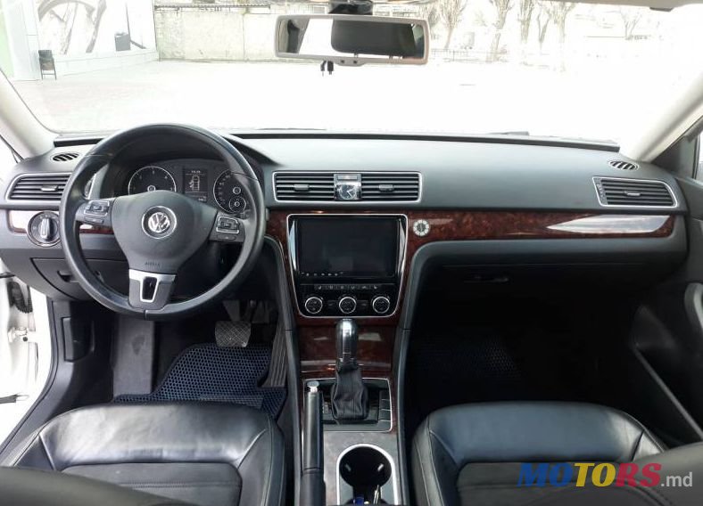 2012' Volkswagen Passat photo #4