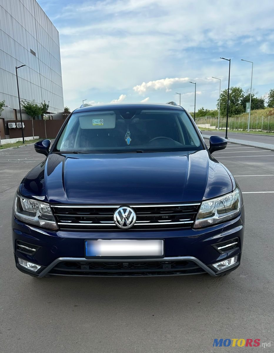 2019' Volkswagen Tiguan photo #1