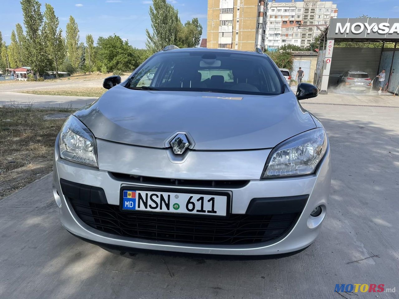 2011' Renault Megane photo #2