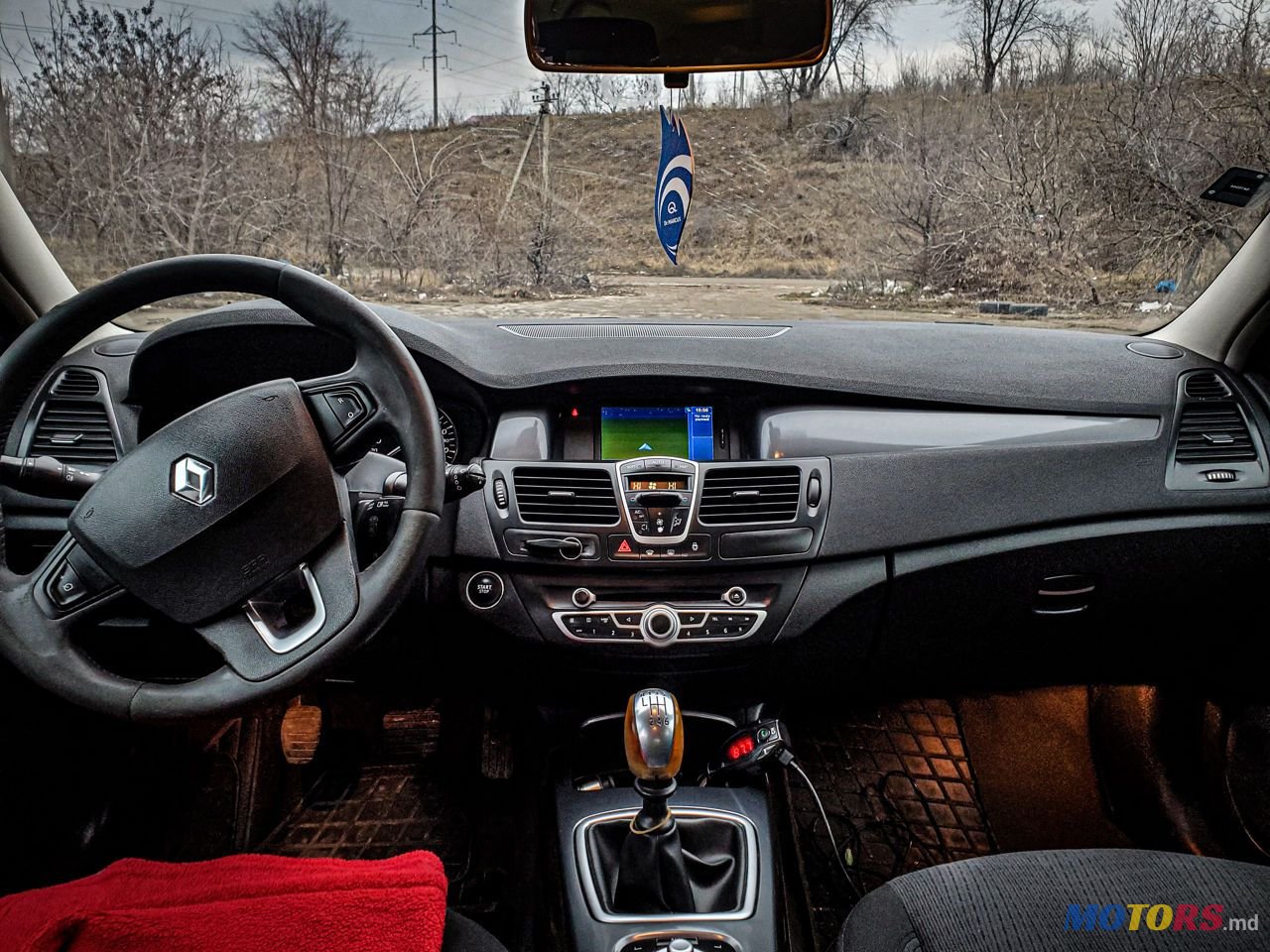 2010' Renault Laguna photo #6