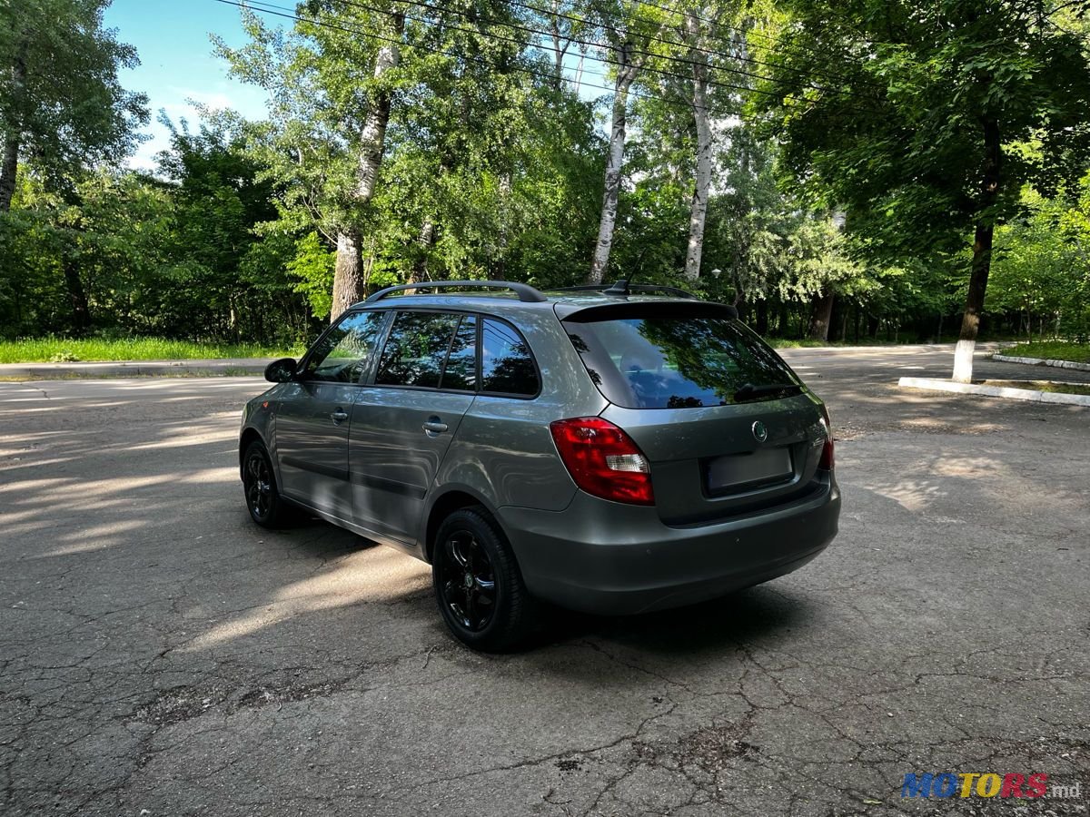 2012' Skoda Fabia photo #3