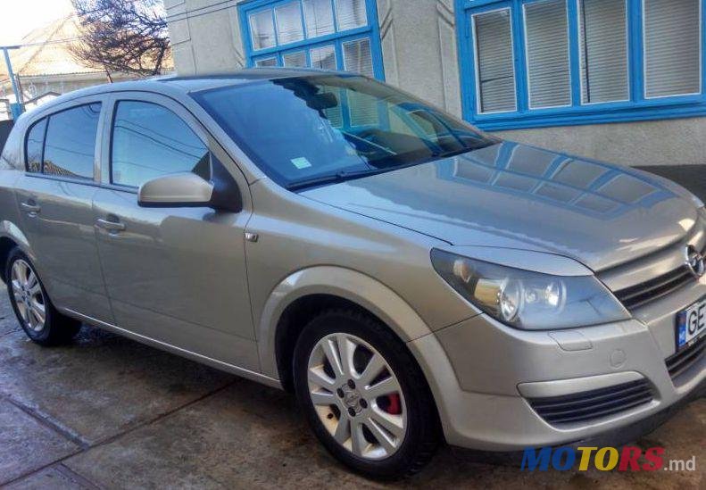 2005' Opel Astra photo #1