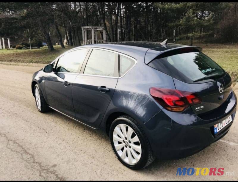 2010' Opel Astra photo #3