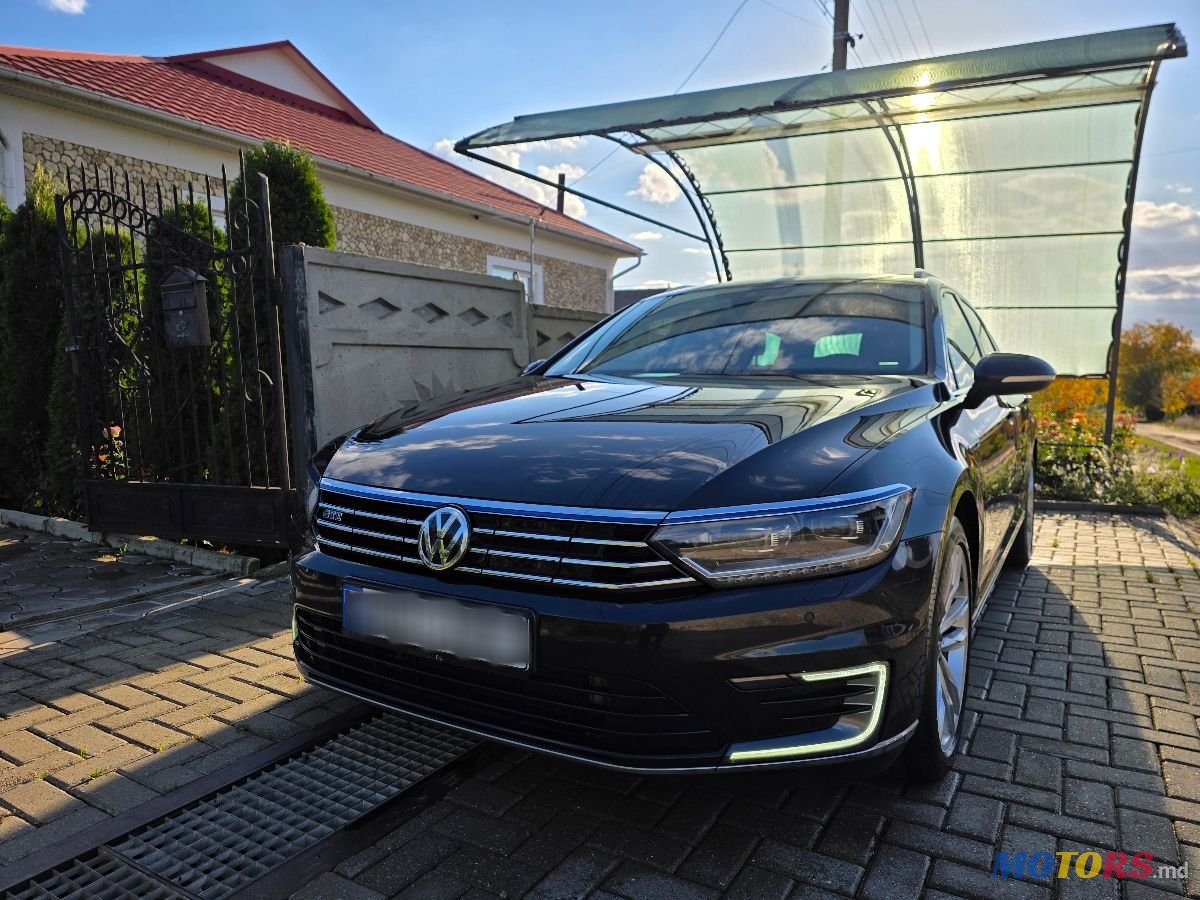 2018' Volkswagen Passat photo #4