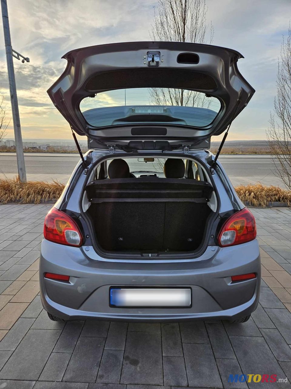 2018' Mitsubishi Mirage photo #5