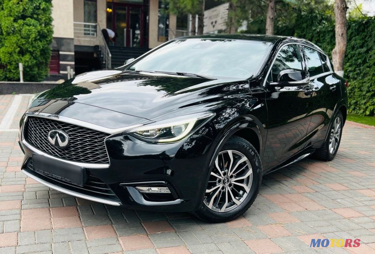 2018' Infiniti QX30 photo #2