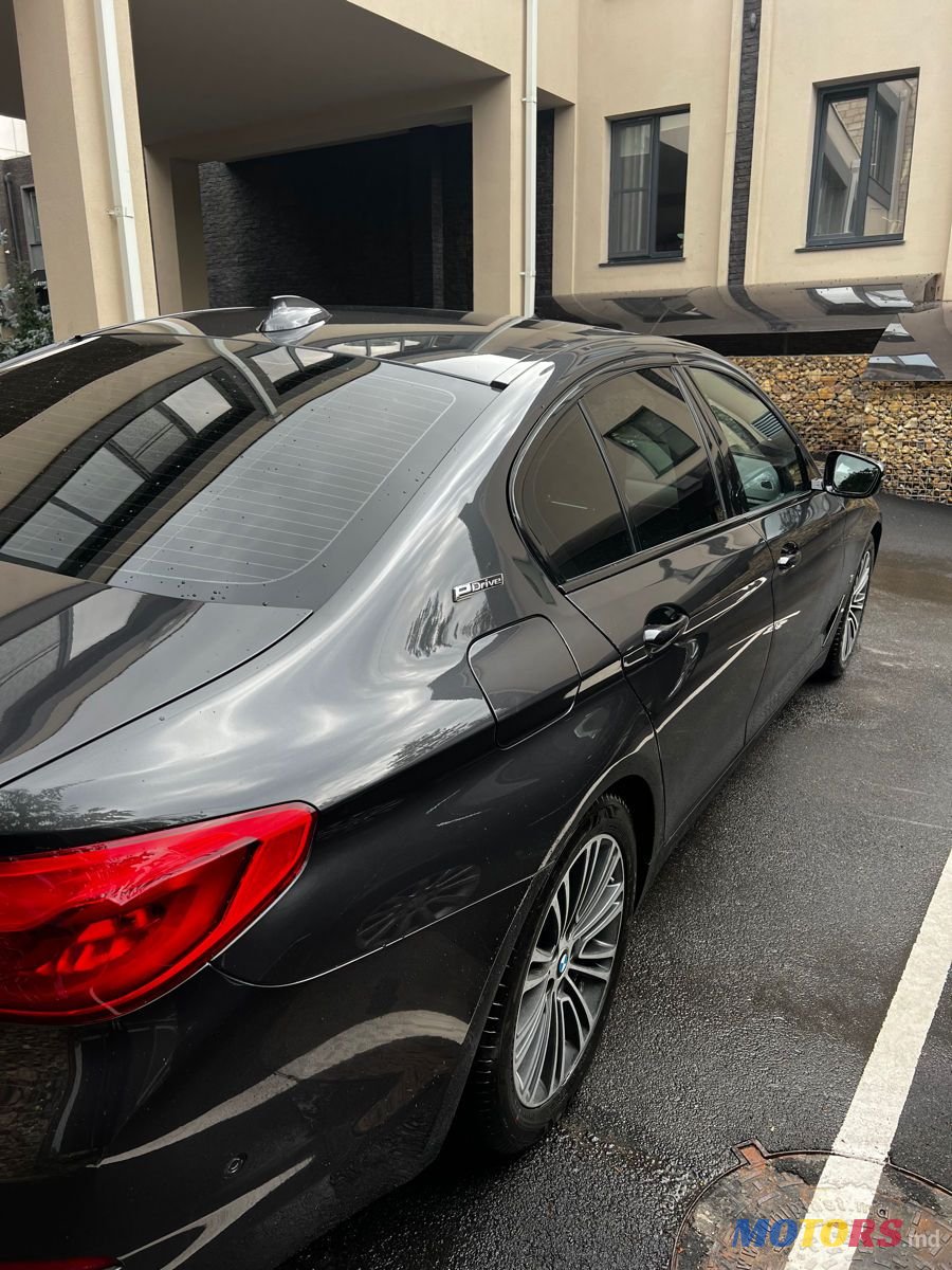 2019' BMW 5 Series photo #2