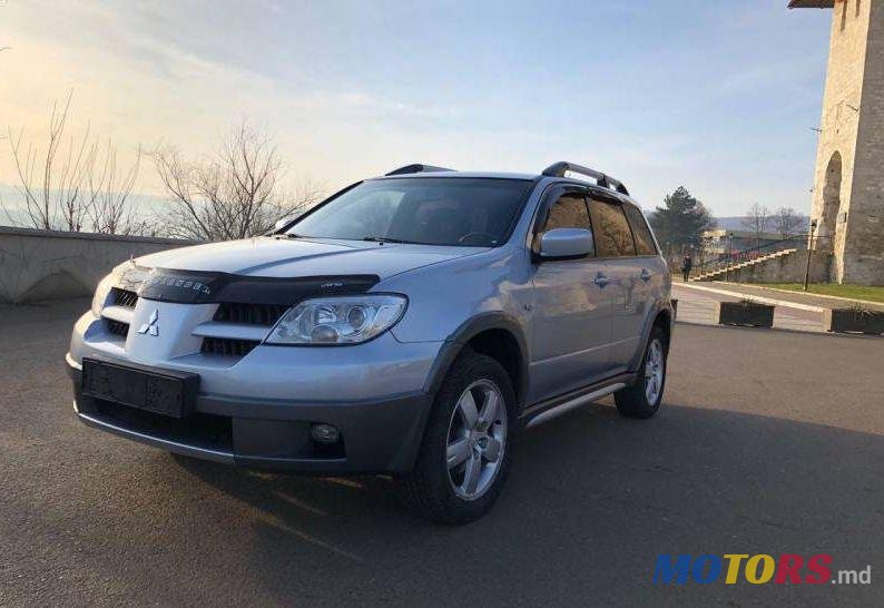 2006' Mitsubishi Outlander photo #1