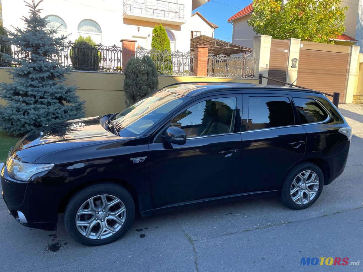 2014' Mitsubishi Outlander photo #3