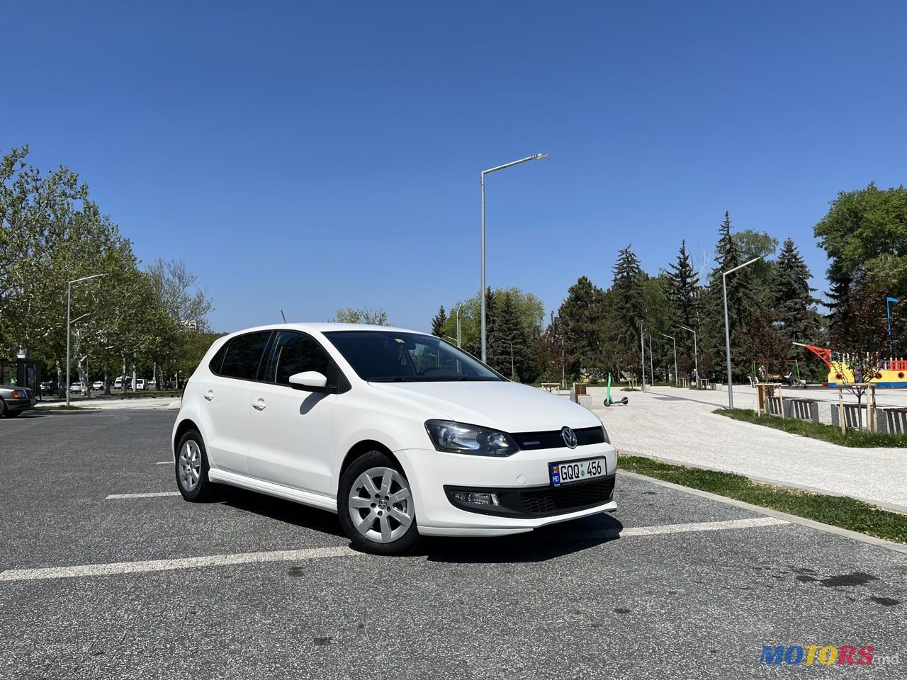 2011' Volkswagen Polo photo #2