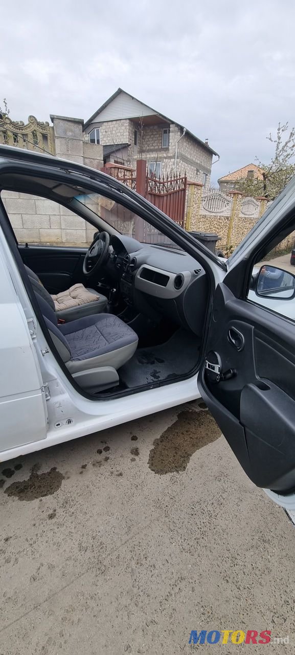 2011' Dacia Logan photo #5