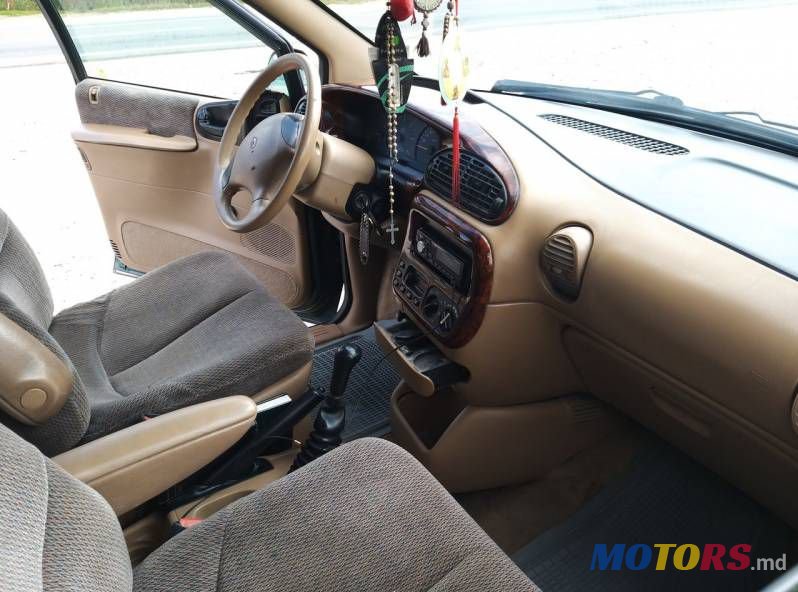 1997' Chrysler Voyager photo #3